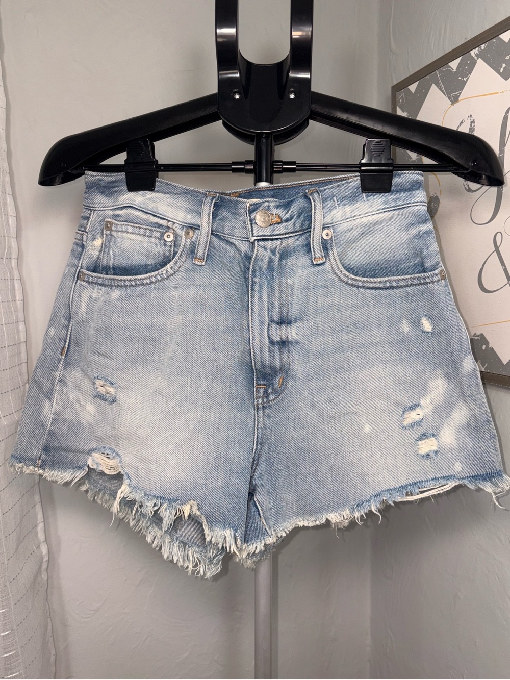 Madewell Momjean Shorts Distressed Raw Hem Light Wash Denim Size 26